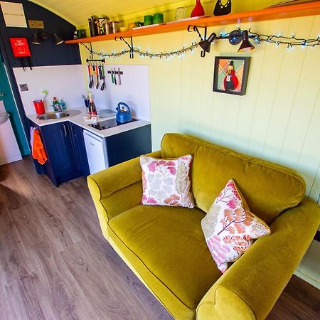 The Gambo Shepherd'S Hut Kidwelly Exterior photo